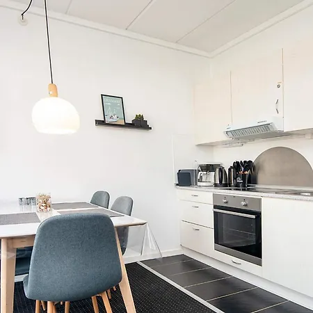 Apartment 5 Person In R M *