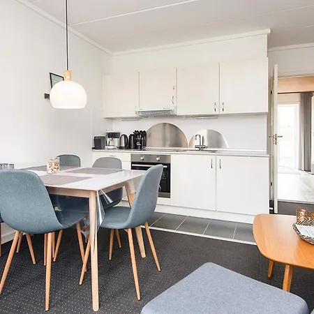 Apartment 5 Person In R M