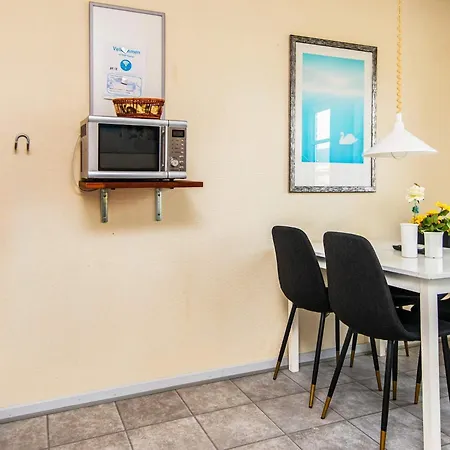 Apartment 5 Person In R M